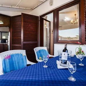 https://apartments-valdibora.in-istria.net