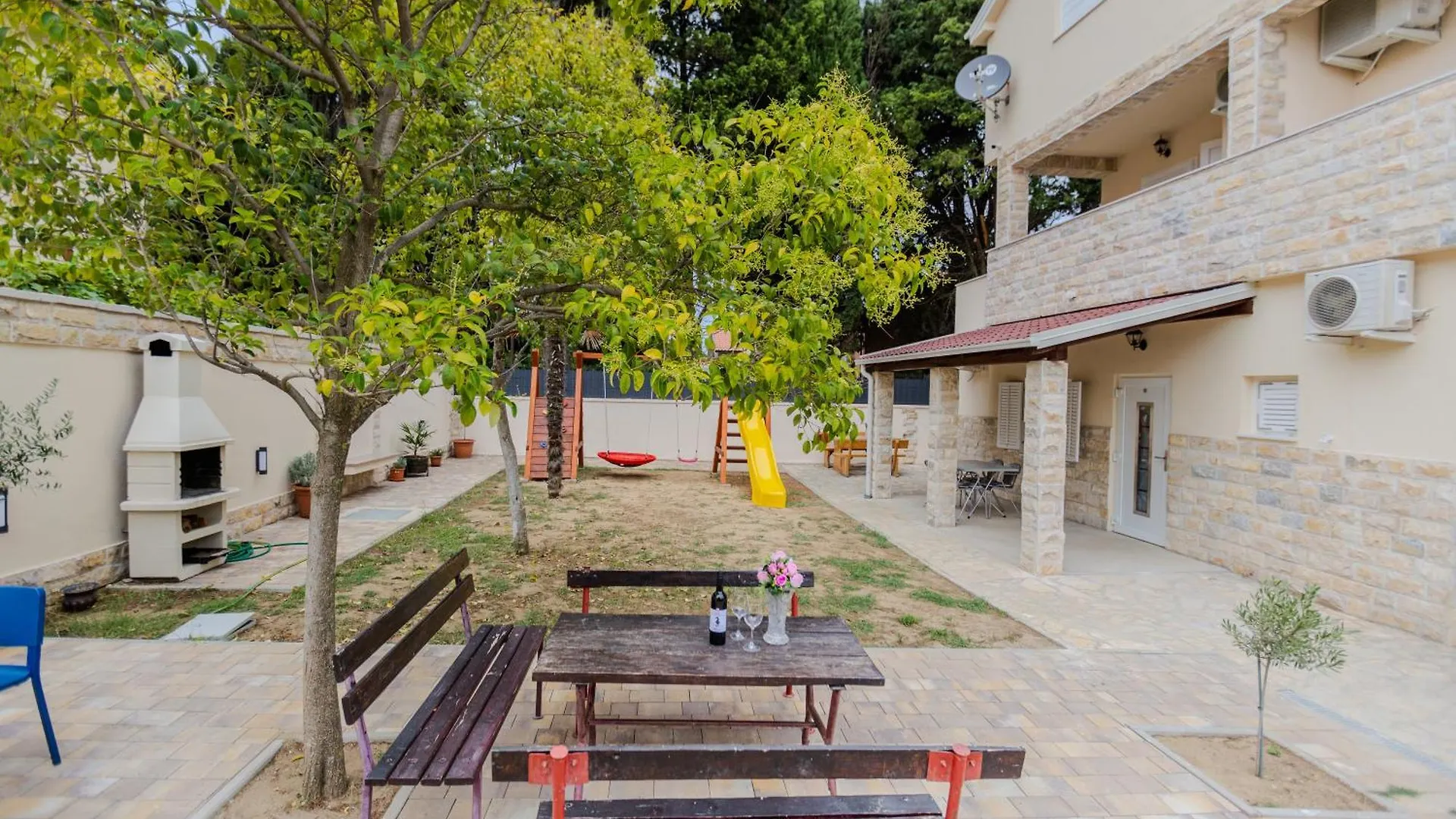 Apartments Lorena Privlaka  Croatia