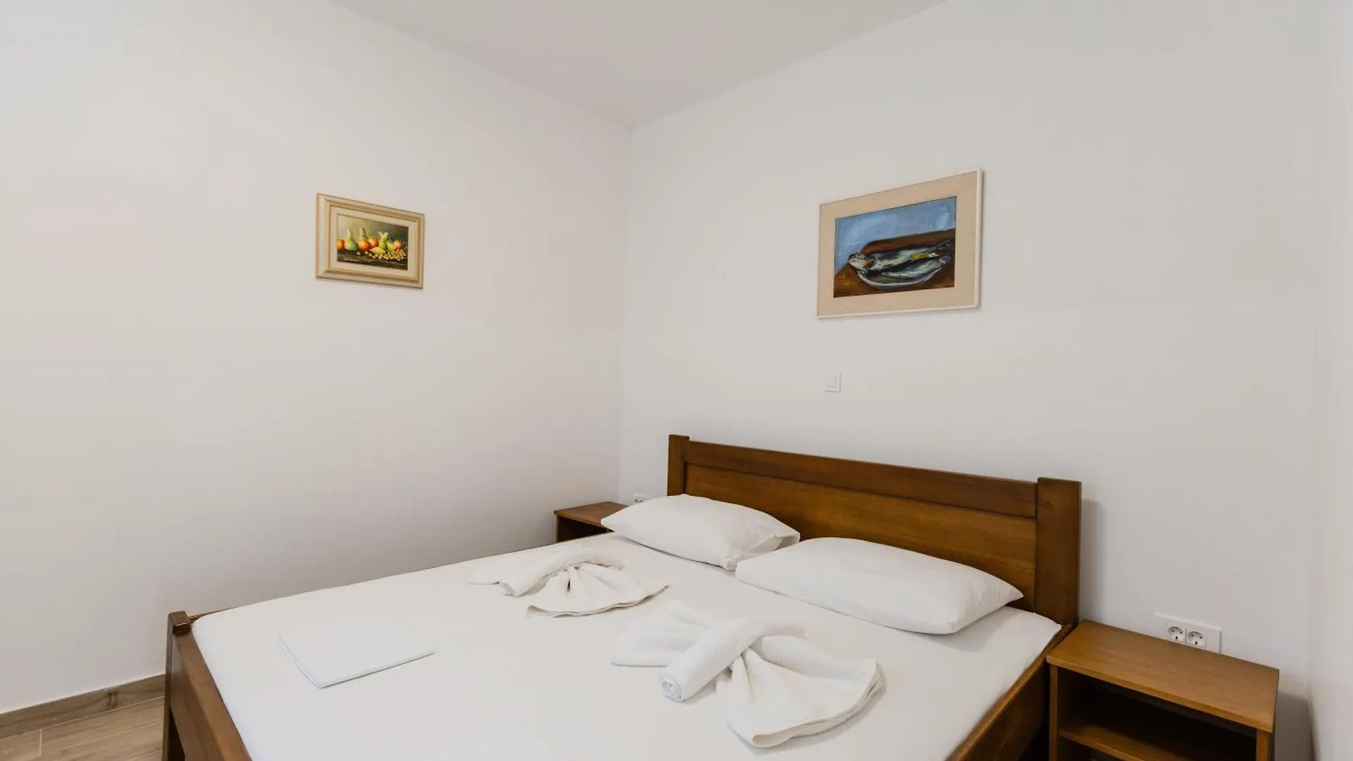 Apartments Lorena Privlaka