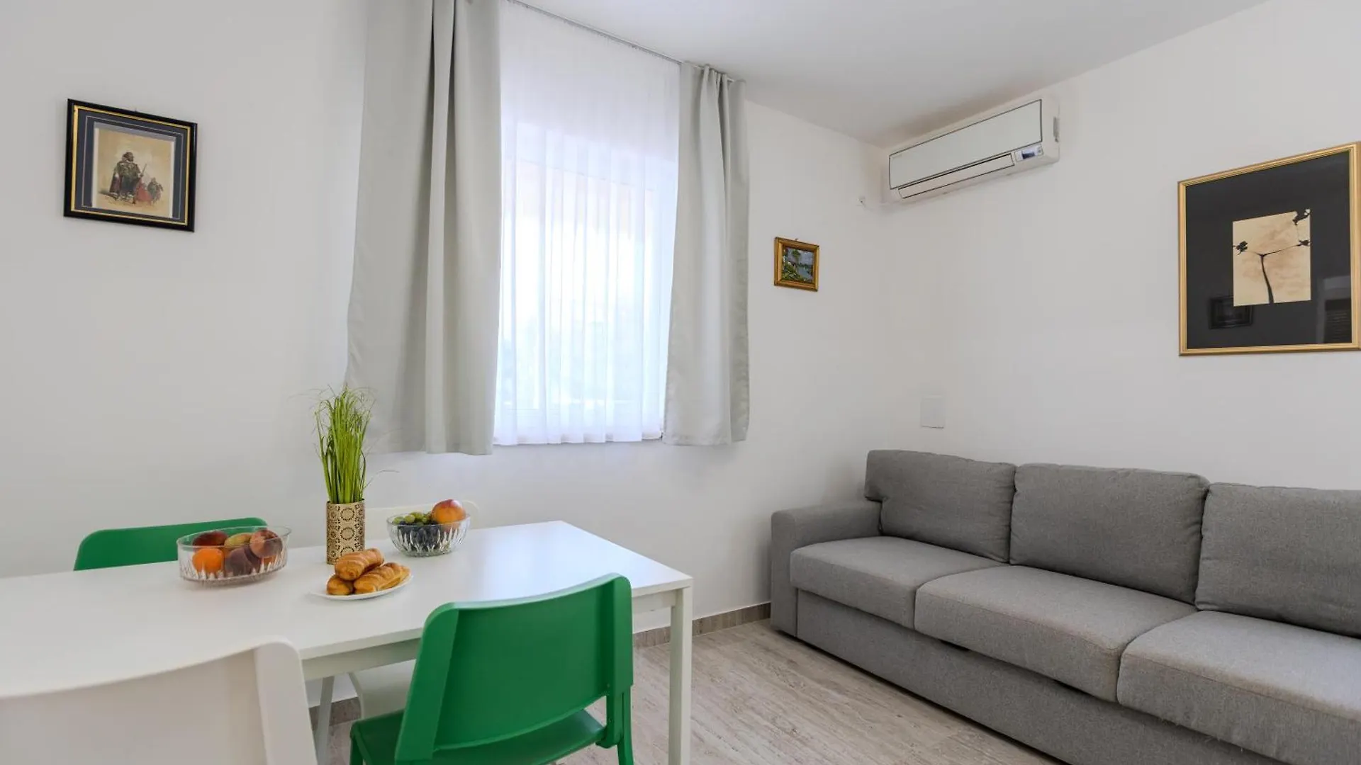 Apartments Lorena Privlaka  Croatia