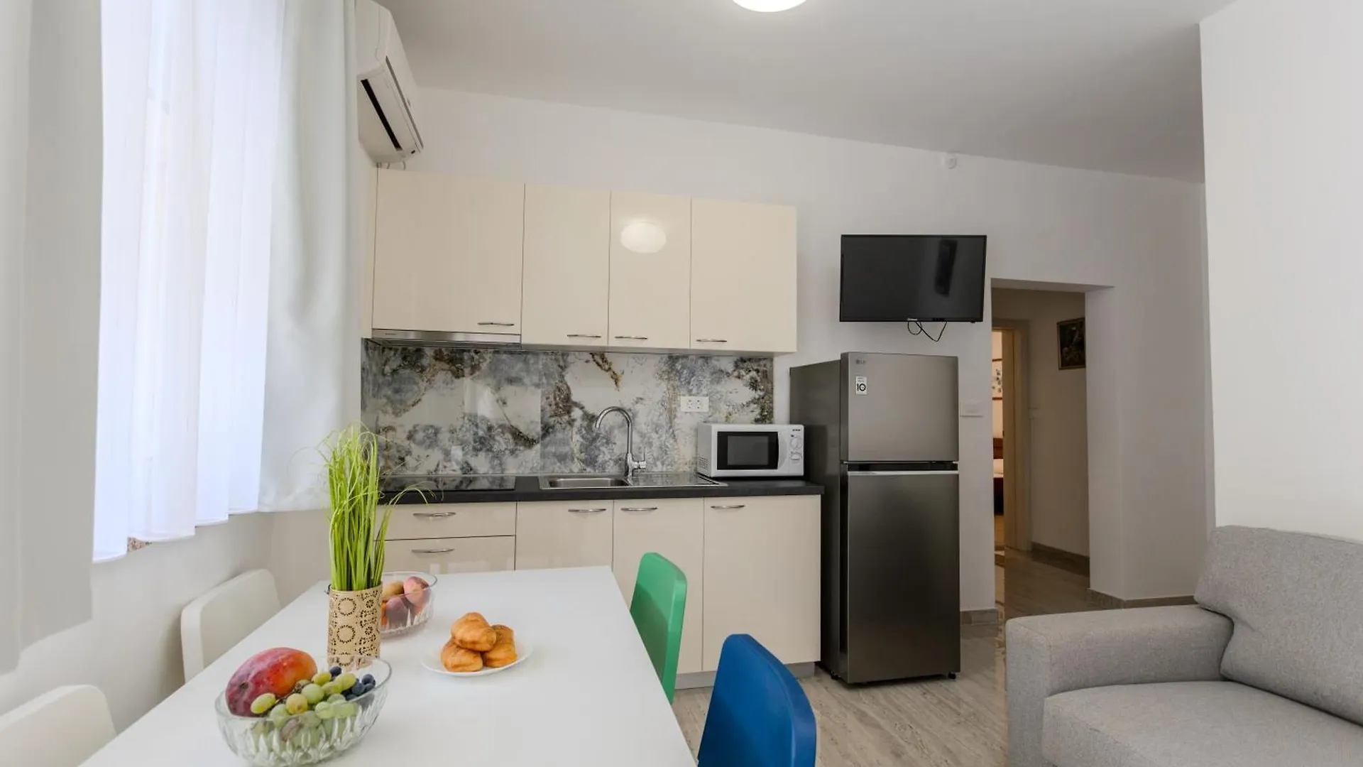 Apartments Lorena Privlaka